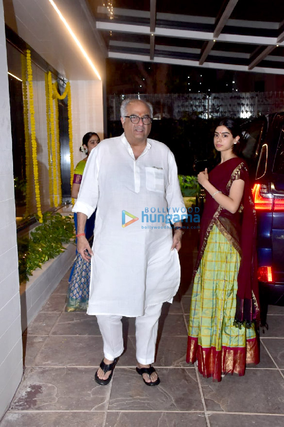 photos boney kapoor janhvi kapoor khushi kapoor snapped arriving for laxmi pujan 3