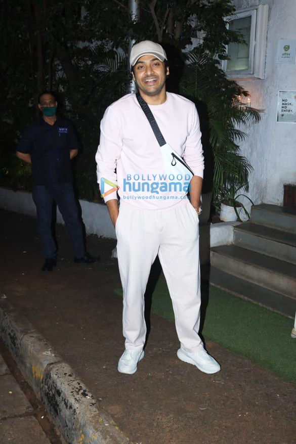 photos celebs snapped at kartik aaryans birthday bash 1