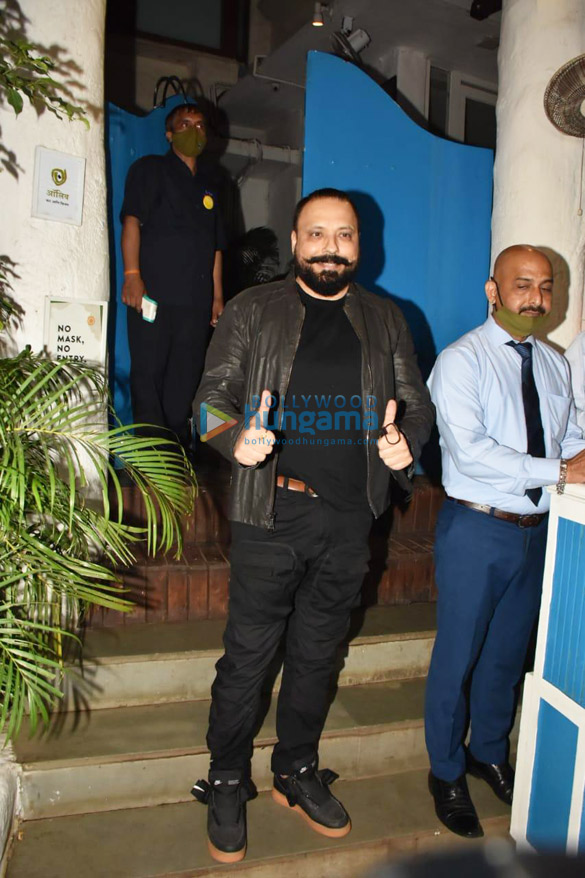 photos celebs snapped at kartik aaryans birthday bash 6