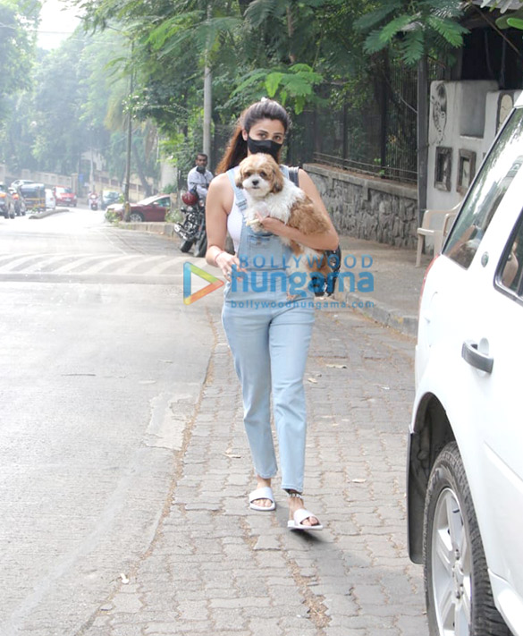 photos daisy shah snapped at hakims aalim salon in khar 1