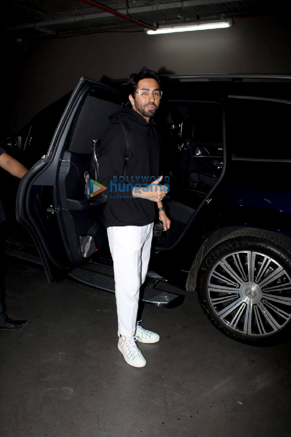 photos disha patani ayushmann khurrana and others snapped at the airport 3