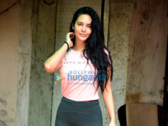 Photos: Esha Gupta spotted in Bandra