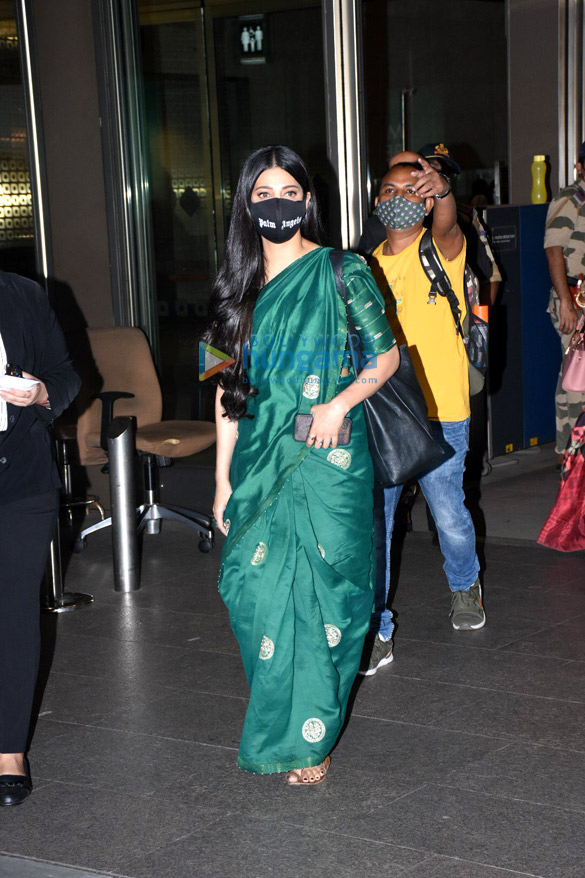 photos kangana ranaut urvashi rautela shruti haasan snapped at the airport 3