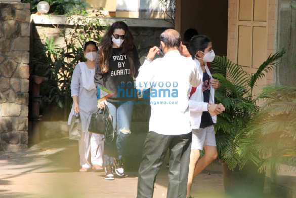Photos: Karisma Kapoor spotted at Kareena Kapoor Khan’s house in Bandra