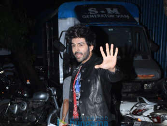 Photos: Kartik Aaryan, Sharvari Wagh and Sidhant Chaturvedi snapped on the sets of Bigg Boss Photos: Kartik Aaryan, Sharvari Wagh and Sidhant Chaturvedi snapped on the sets of Bigg Boss