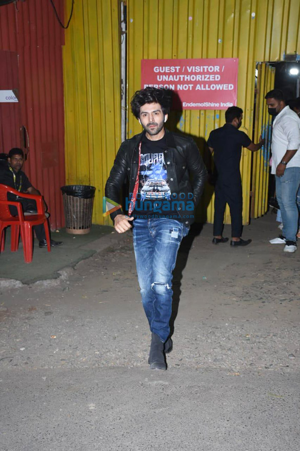 photos kartik aaryan sharvari wagh and sidhant chaturvedi snapped on the sets of bigg boss 6