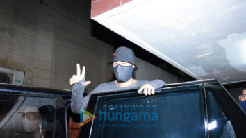 Photos: Ranbir Kapoor and Alia Bhatt snapped at old Dharma office in Khar