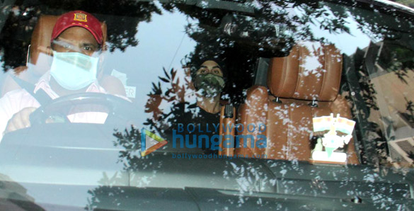 photos ranbir kapoor snapped at a clinic in bandra 4