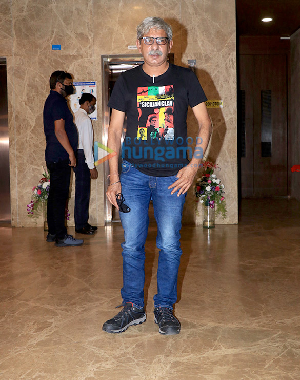 photos salman khan iulia vantur and others snapped at ramesh tauranis house for diwali party 16