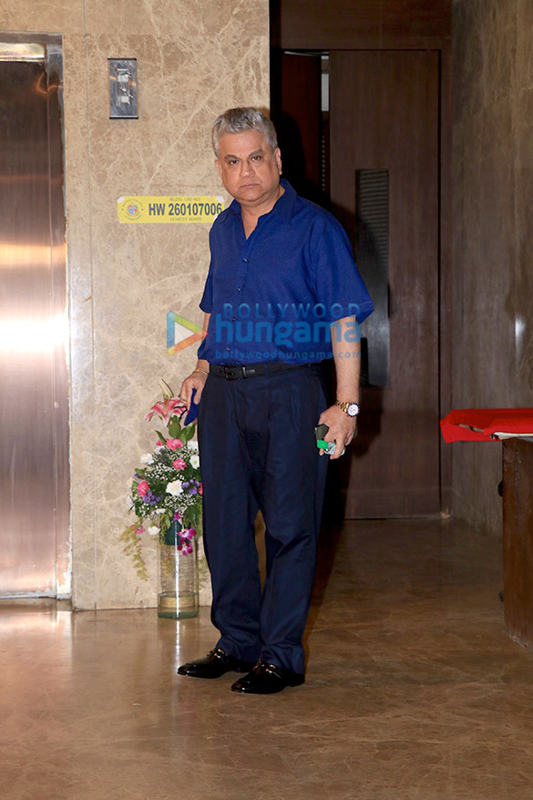 photos salman khan iulia vantur and others snapped at ramesh tauranis house for diwali party 24