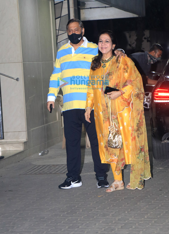 photos salman khan waluscha de sousa aayush sharma and others snapped at sohail khans house for diwali party 14