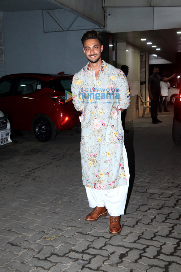 photos salman khan waluscha de sousa aayush sharma and others snapped at sohail khans house for diwali party 3