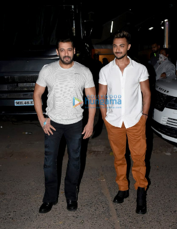 Photos: Salman Khan and Aayush Sharma snapped during Antim – The Final Truth promotions Photos: Salman Khan and Aayush Sharma snapped during Antim – The Final Truth promotions