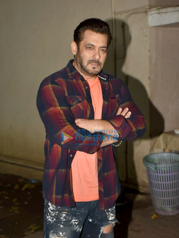 photos salman khan snapped during antim the final truth promotions at mehboob studio in bandra 4