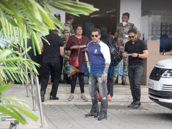 Photos: Salman Khan spotted at Kalina airport