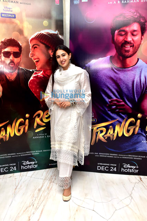 photos sara ali khan aanand l rai and others at the trailer launch of atrangi re 4