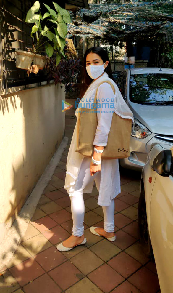 photos sara ali khan snapped at dance class in juhu 3