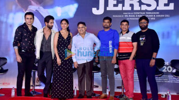 Photos: Shahid Kapoor, Mrunal Thakur and others snapped at the trailer launch of Jersey