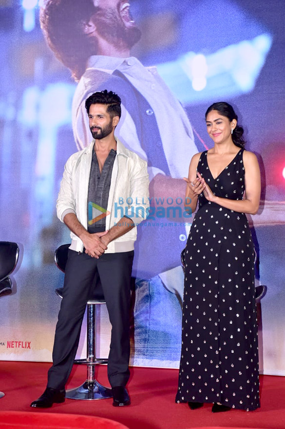 photos shahid kapoor mrunal thakur and others snapped at the trailer launch of jersey 5