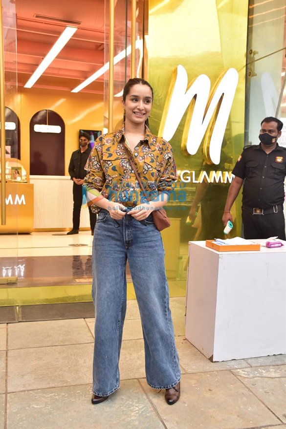 photos shraddha kapoor snapped in juhu 1 2