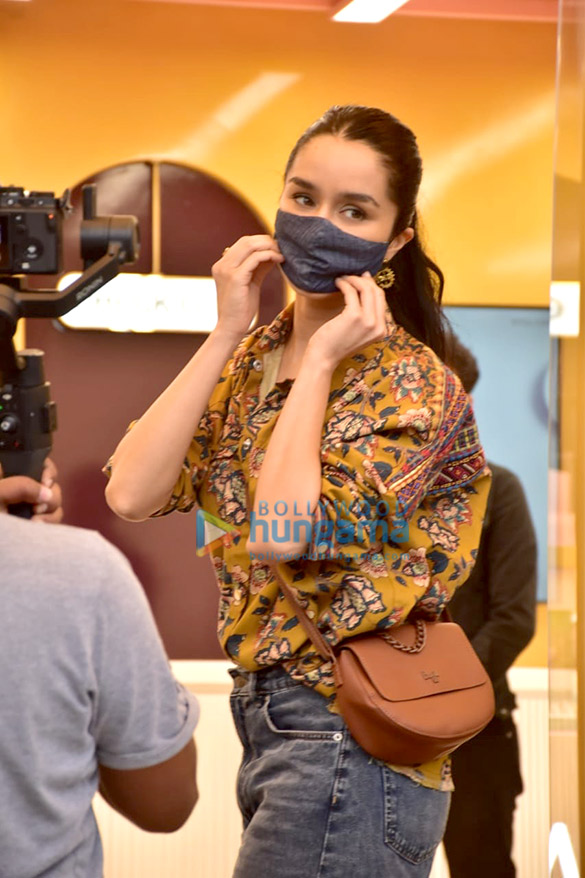 photos shraddha kapoor snapped in juhu 2 2
