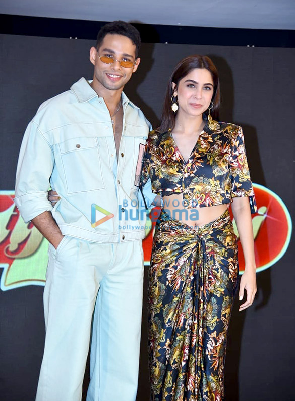 photos siddhant chaturvedi and sharvari wagh grace the song launch of luv ju from bunty aur babli 2 7