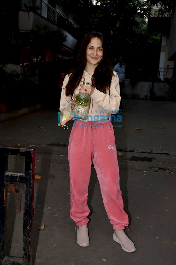 photos tamannaah bhatia and elli avrram snapped at a clinic 6