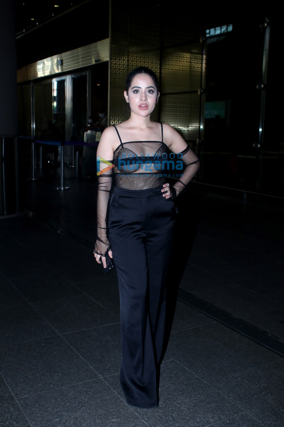 photos urfi javed snapped at the airport 2