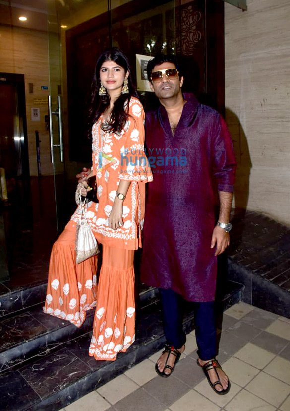 photos varun dhawan and his family snapped at david dhawans office for lakshmi puja 3