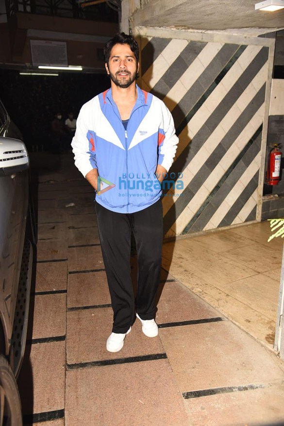 photos varun dhawan snapped at the gym in juhu 65 5