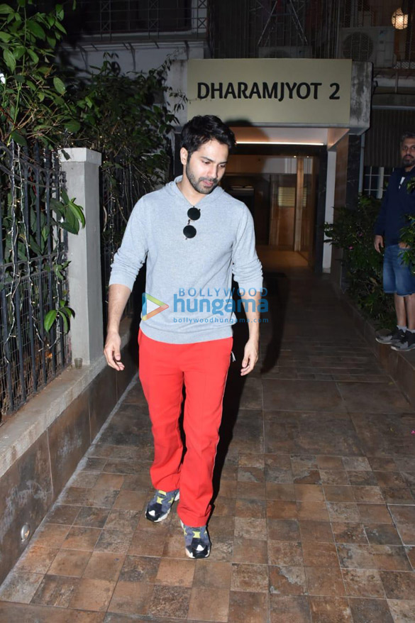 photos varun dhawan spotted at mohit suris office in bandra 3