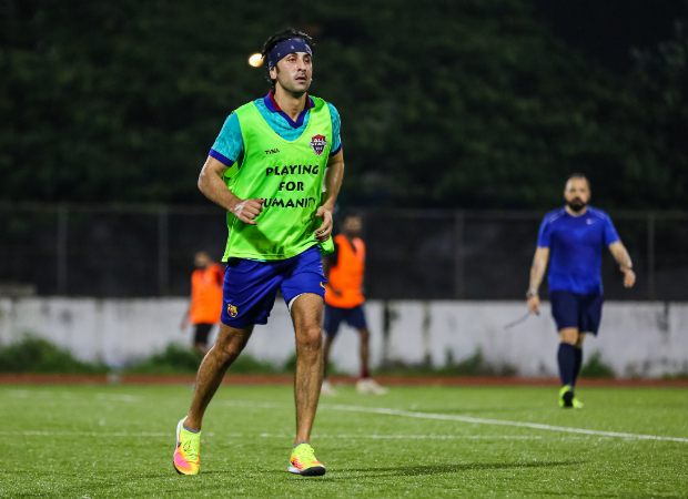 Ranbir Kapoor, Ahan Shetty's All Stars Football Club and Influencers come together to celebrate footballer Diego Maradona with a special match! Ranbir Kapoor, Ahan Shetty's All Stars Football Club and Influencers come together to celebrate footballer Diego Maradona with a special match!