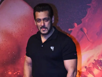 Salman Khan urges fans to not burst crackers inside theatres after seeing viral videos during Antim – The Final Truth screenings Salman Khan urges fans to not burst crackers inside theatres after seeing viral videos during Antim – The Final Truth screenings