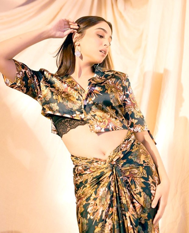 Sharvari Wagh nails the printed look in a satin set from Anamika Khanna Sharvari Wagh nails the printed look in a satin set from Anamika Khanna