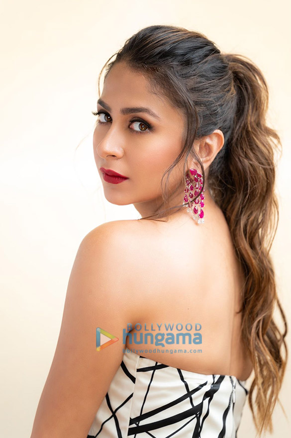 malvika raaj 4
