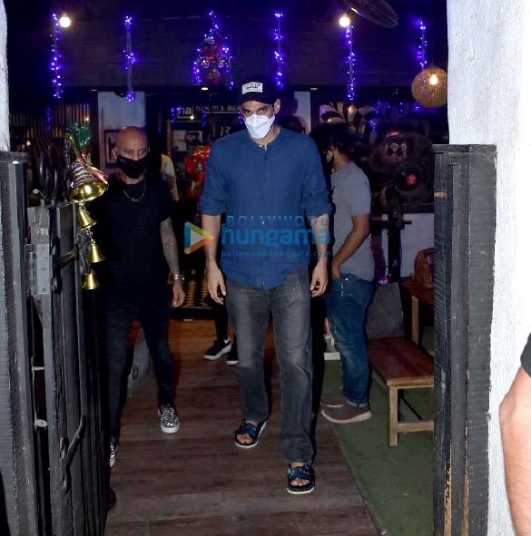 Photos: Aditya Roy Kapur snapped at Hakim’s Aalim salon