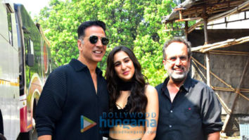 Photos: Akshay Kumar, Sara Ali Khan, and Aanand. L. Rai snapped promoting Atrangi Re on the sets of The Kapil Sharma Show