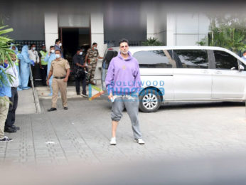 Photos: Alia Bhatt, Sara Ali Khan and Akshay Kumar snapped at Kalina airport