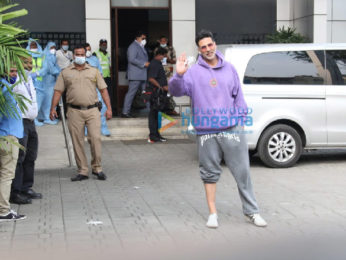 Photos: Alia Bhatt, Sara Ali Khan and Akshay Kumar snapped at Kalina airport