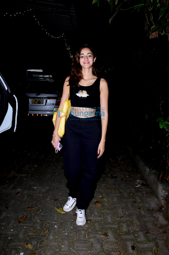 photos ananya panday spotted at a dubbing studio in bandra 2 3