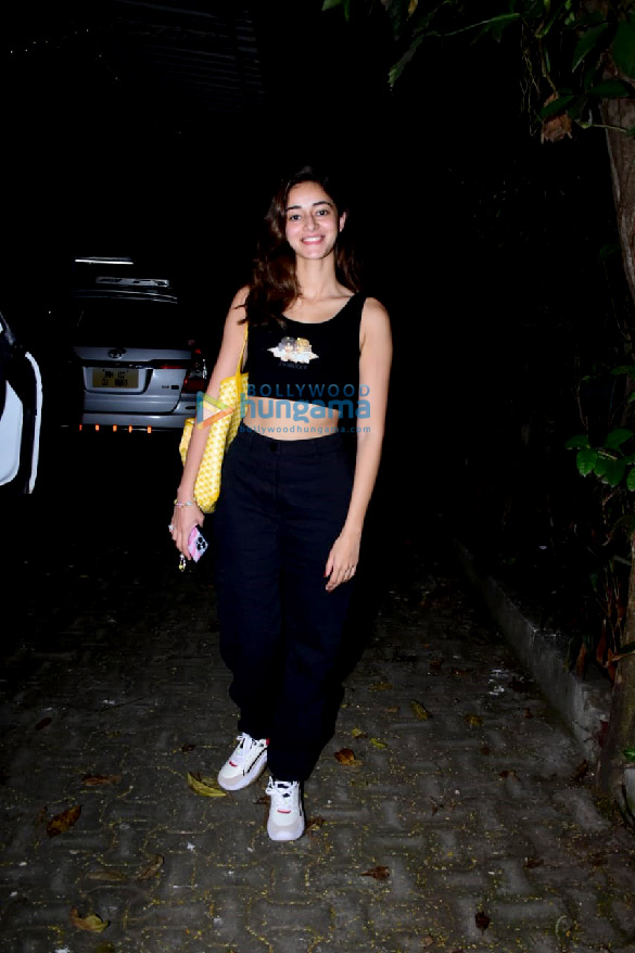 photos ananya panday spotted at a dubbing studio in bandra 4 3