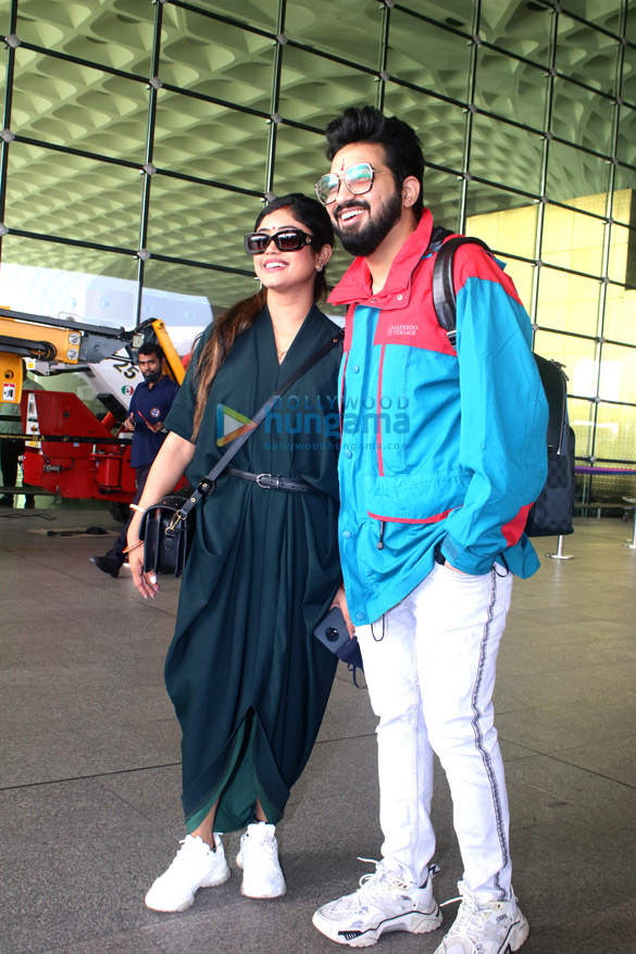 photos deepika padukone athiya shetty and others snapped at the airport 8