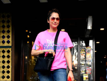 Photos: Isha Koppikar spotted at Bandra