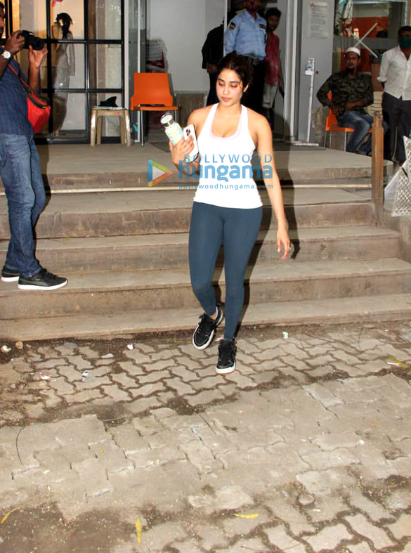 photos janhvi kapoor spotted at a gym in bandra 2 5