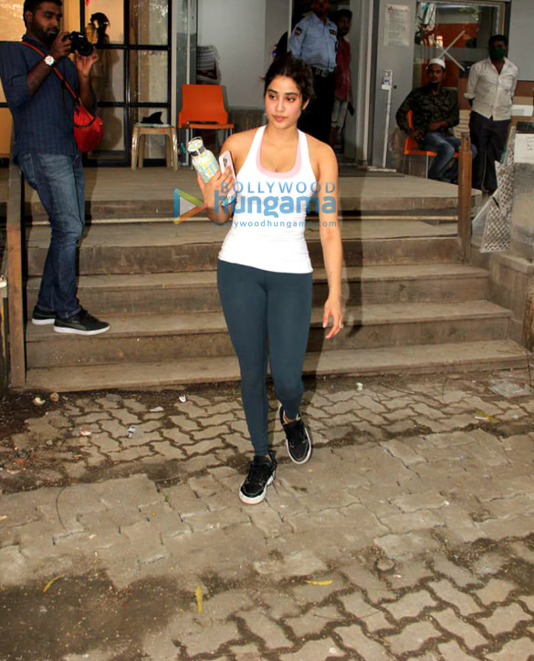 photos janhvi kapoor spotted at a gym in bandra 4 5