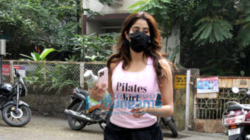 Photos: Janhvi Kapoor spotted in Bandra
