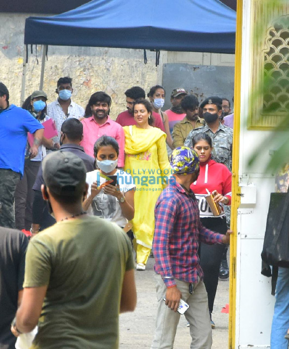 photos kangana ranaut and avneet kaur snapped post shoot in the city 1