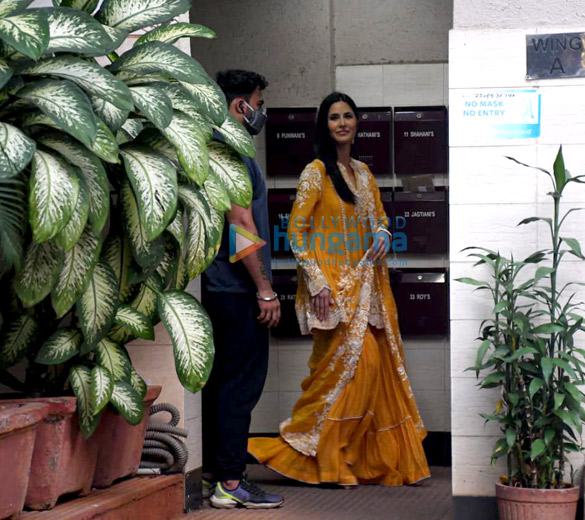 photos katrina kaif leaves for kalina airport with her mother 0 4