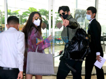 Photos: Kiara Advani, Sidharth Malhotra and Mouni Roy snapped at the airport