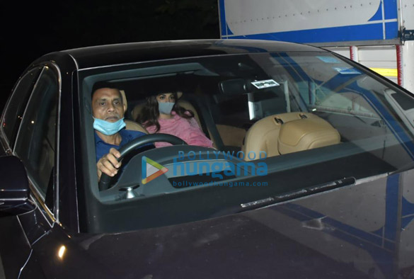 Photos: Kiara Advani and Sidharth Malhotra snapped in Bandra Photos: Kiara Advani and Sidharth Malhotra snapped in Bandra